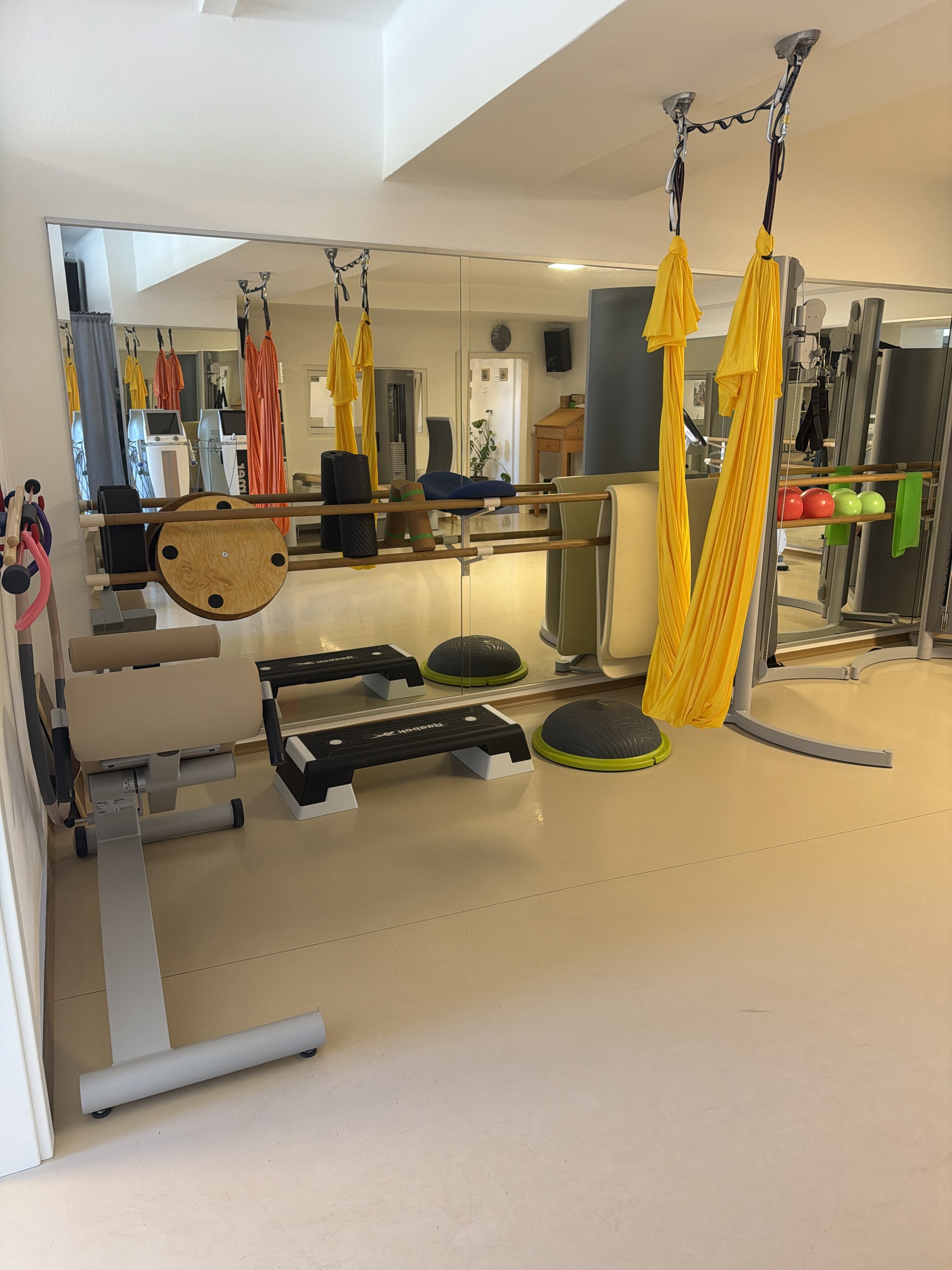Funktionstrainingsbereich mit Balance- und Schlingentraining